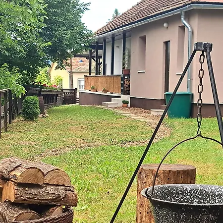 Kek Lampas Vendeghaz Nyaraló